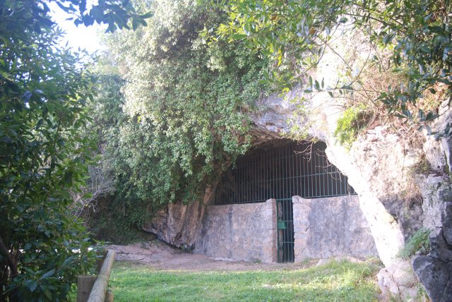 Cueva de Hornos de la Peña