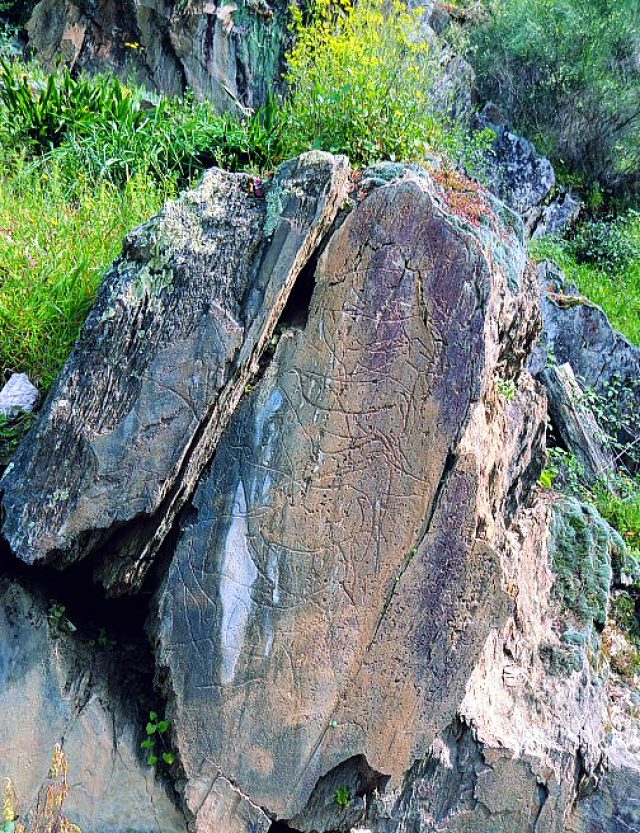 Yacimiento de rocas grabadas de Canada do Inferno